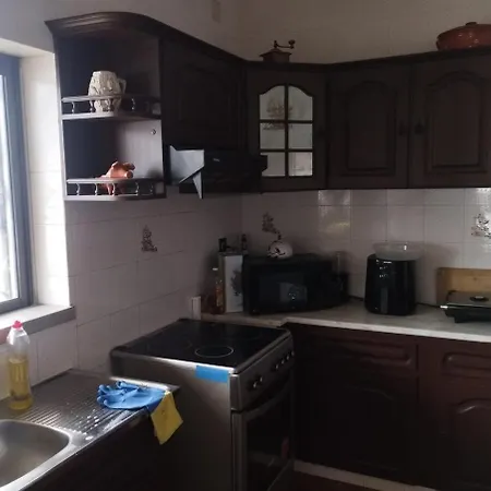 The Wolves' Den Bombarral